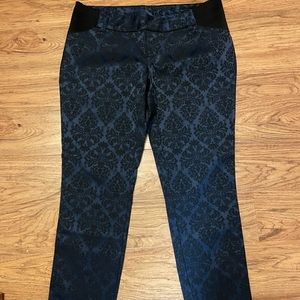 Old Navy Pixie side panel maternity pants size 4